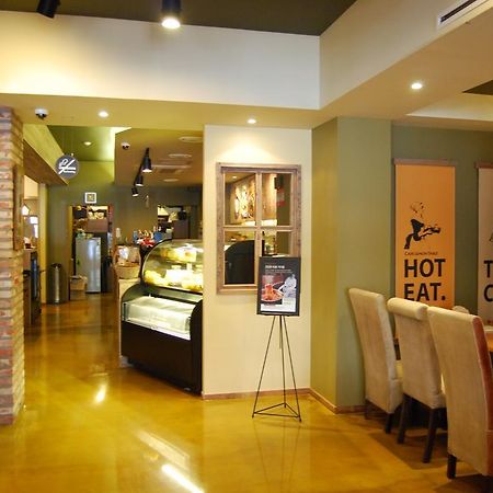 Arirang Tourist Hotel Changwon Bagian luar foto