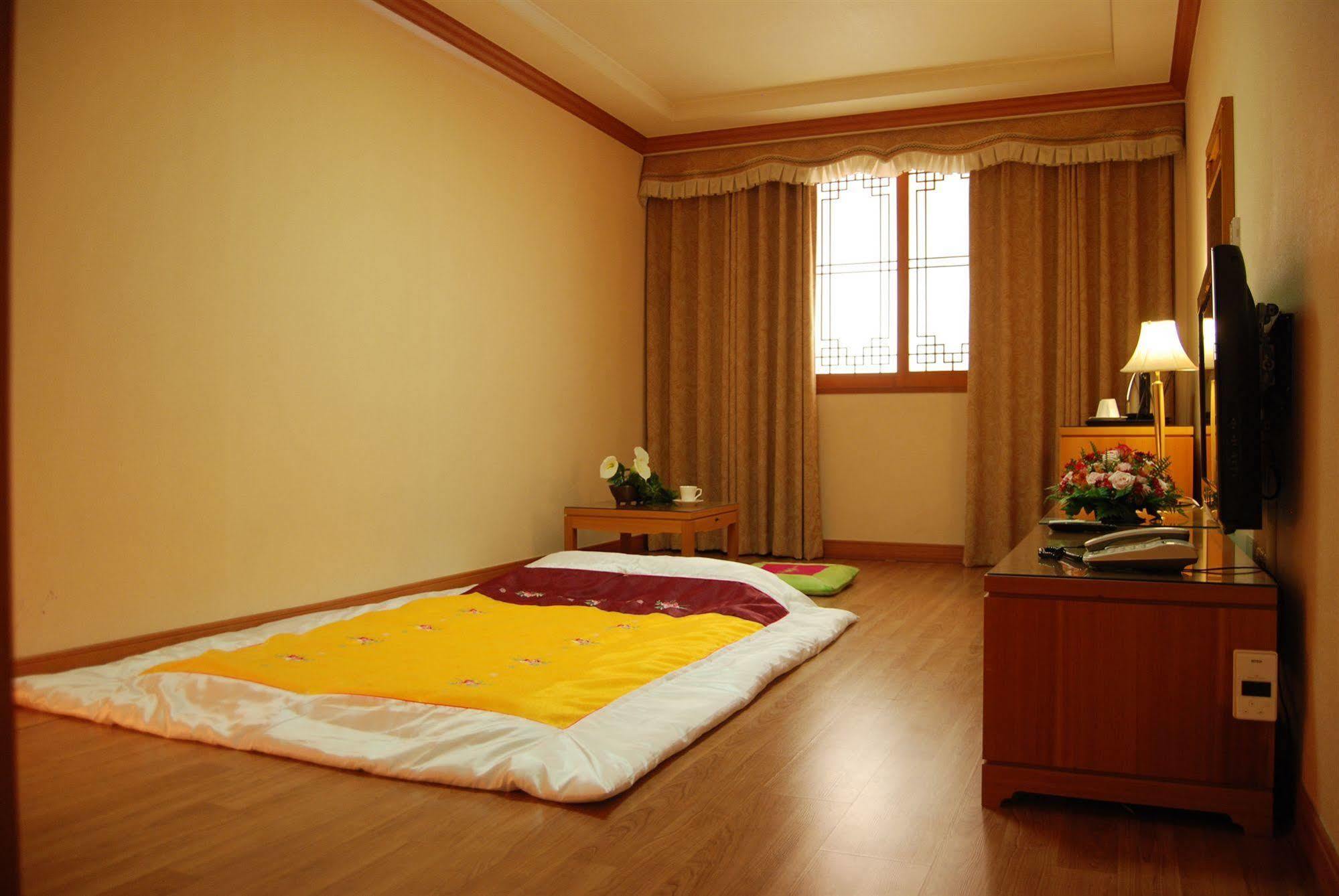 Arirang Tourist Hotel Changwon Bagian luar foto